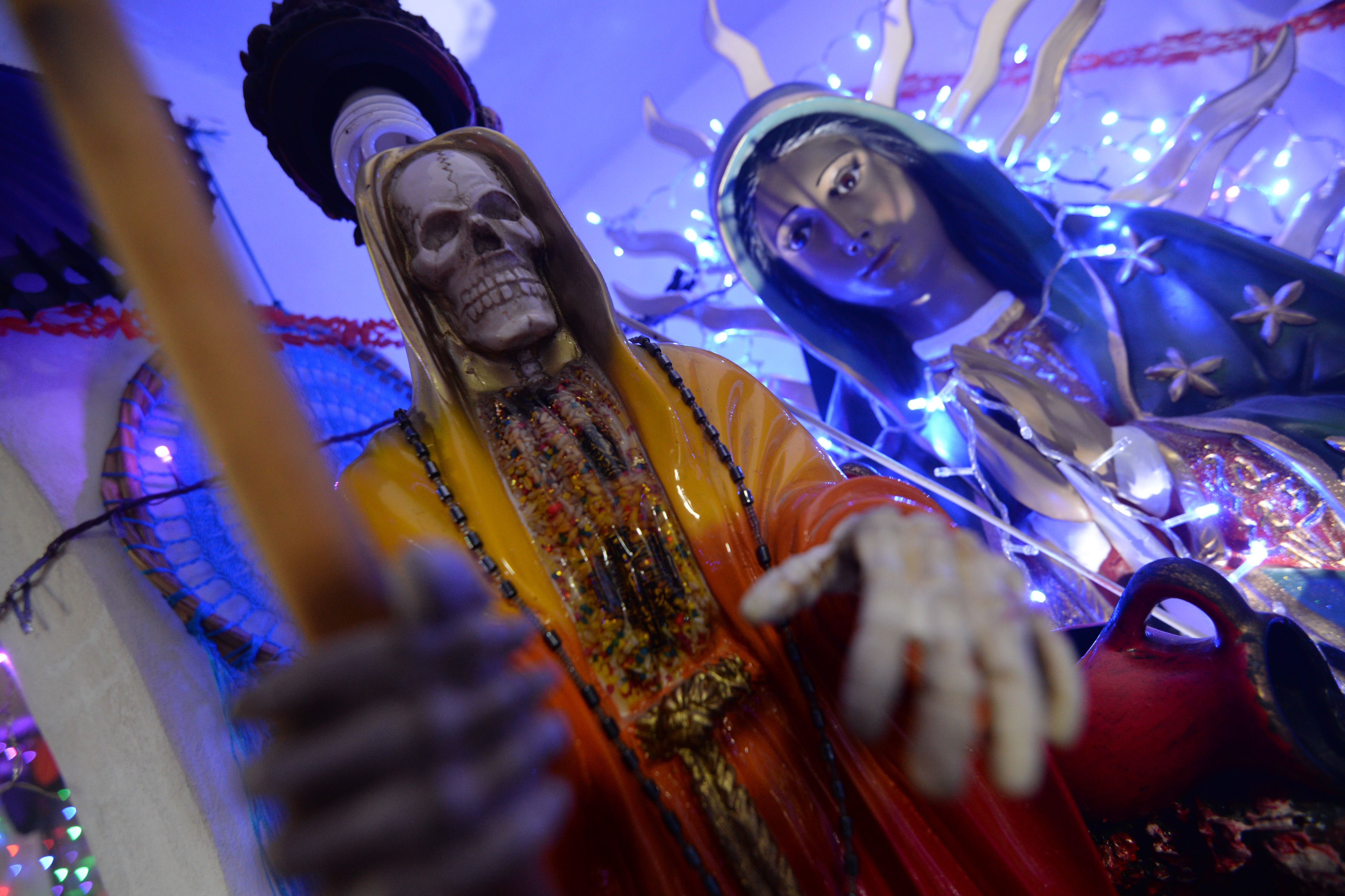 Festejan a la Santa Muerte este