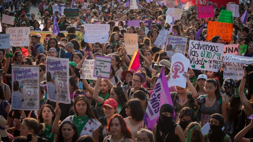 Miles de mujeres marchan por sus derechos – Diario Basta!