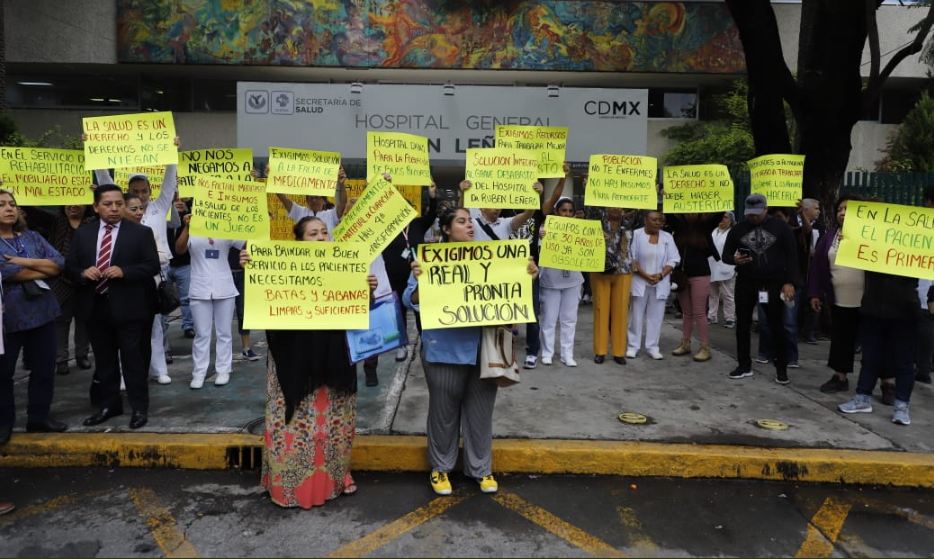 Médicos protestan por falta de insumos en hospital Rubén Leñero ...
