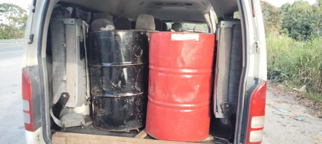 Aseguran 800 litros de huachicol en Centro y Cárdenas; inhabilitan 4 tomas clandestinas