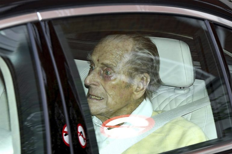 El duque de Edimburgo, esposo de la reina Isabel salió del hospital tras su cirugía de corazón