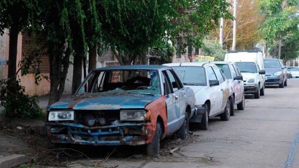 Exigen retiro de vehículos abandonados en Azcapotzalco