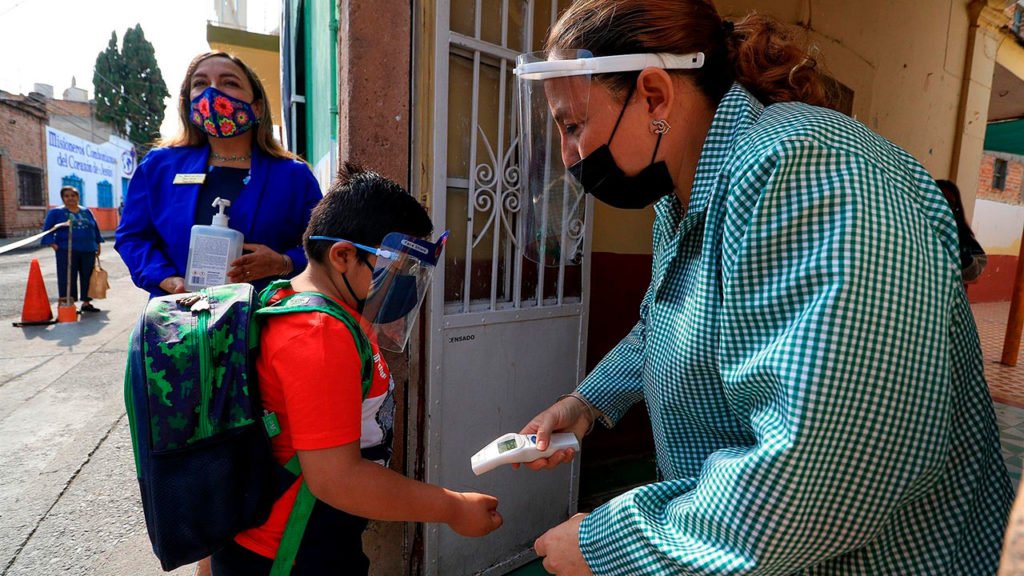 Piden maestros regreso presencial sólo de educación básica