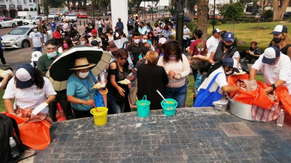 Mitin del PES en Xochimilco, hasta con tacos de canasta