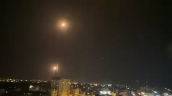 Hamás cumple su amenaza y lanza 130 cohetes