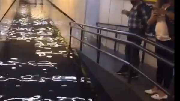 Se inunda el Metro La Raza
