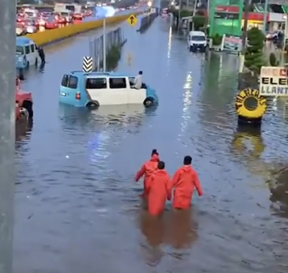 Amanece inundada la México - Puebla