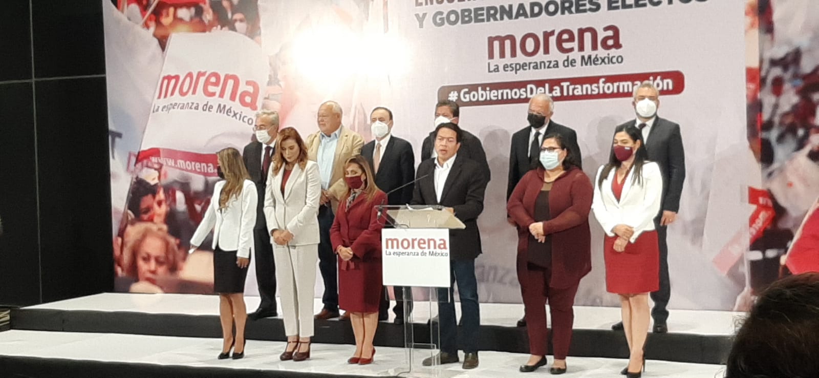 Gobernadores electos de Morena firman carta compromiso con la 4T