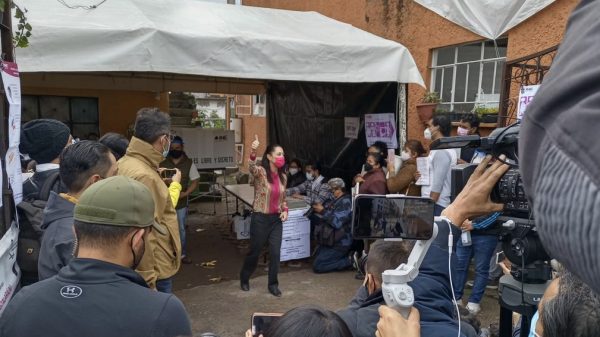 Emite su voto Claudia Sheinbaum