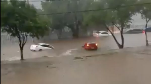 Diluvio en Edomex, calles Tlalnepantla y Atizapán bajo agua