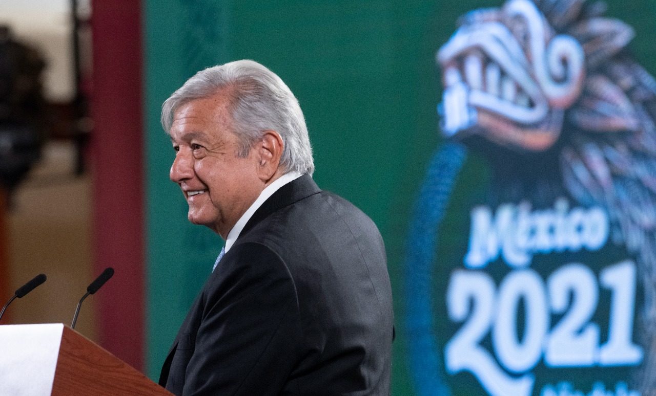 AMLO recibirá pensión de adulto mayor