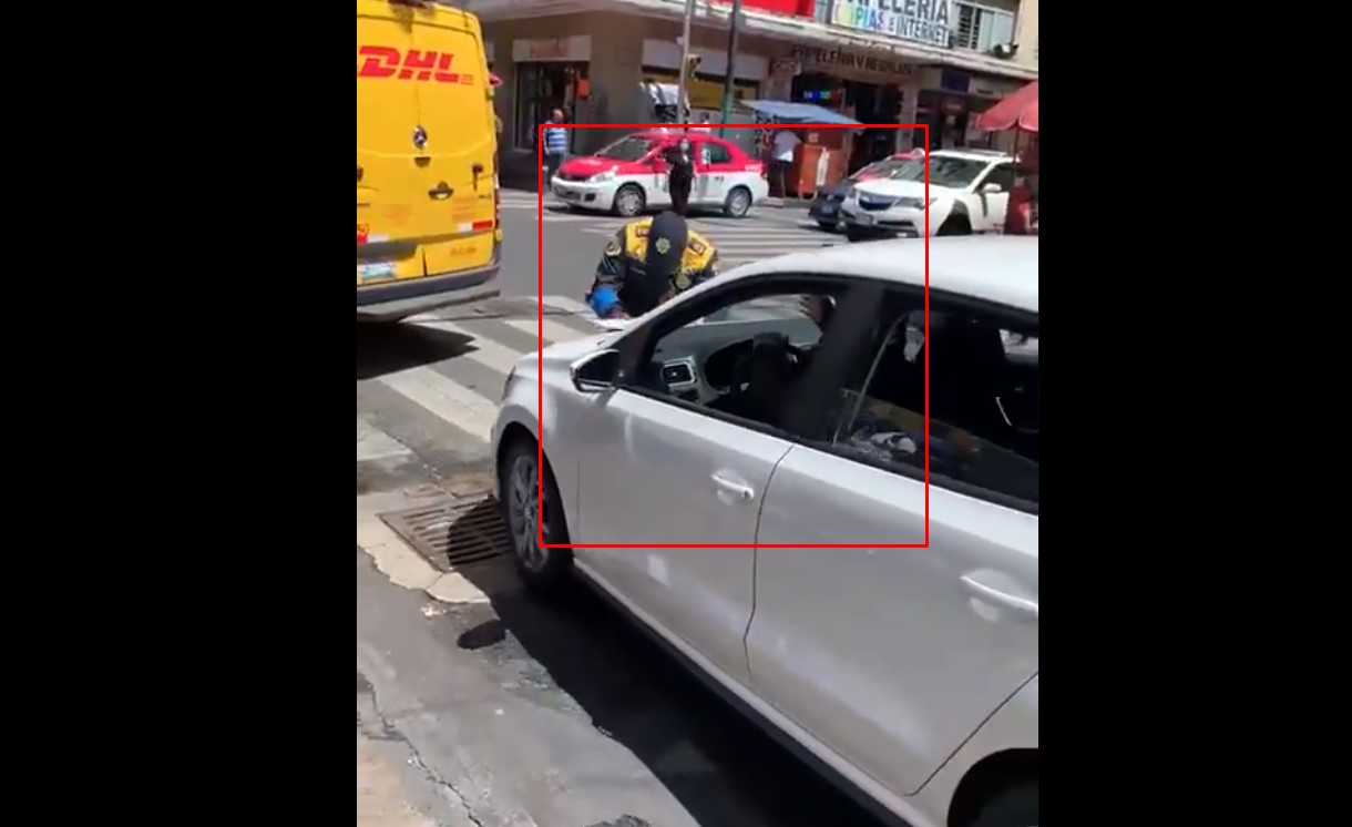 VIDEO: Sujeto intenta atropellar a un policía en la CDMX