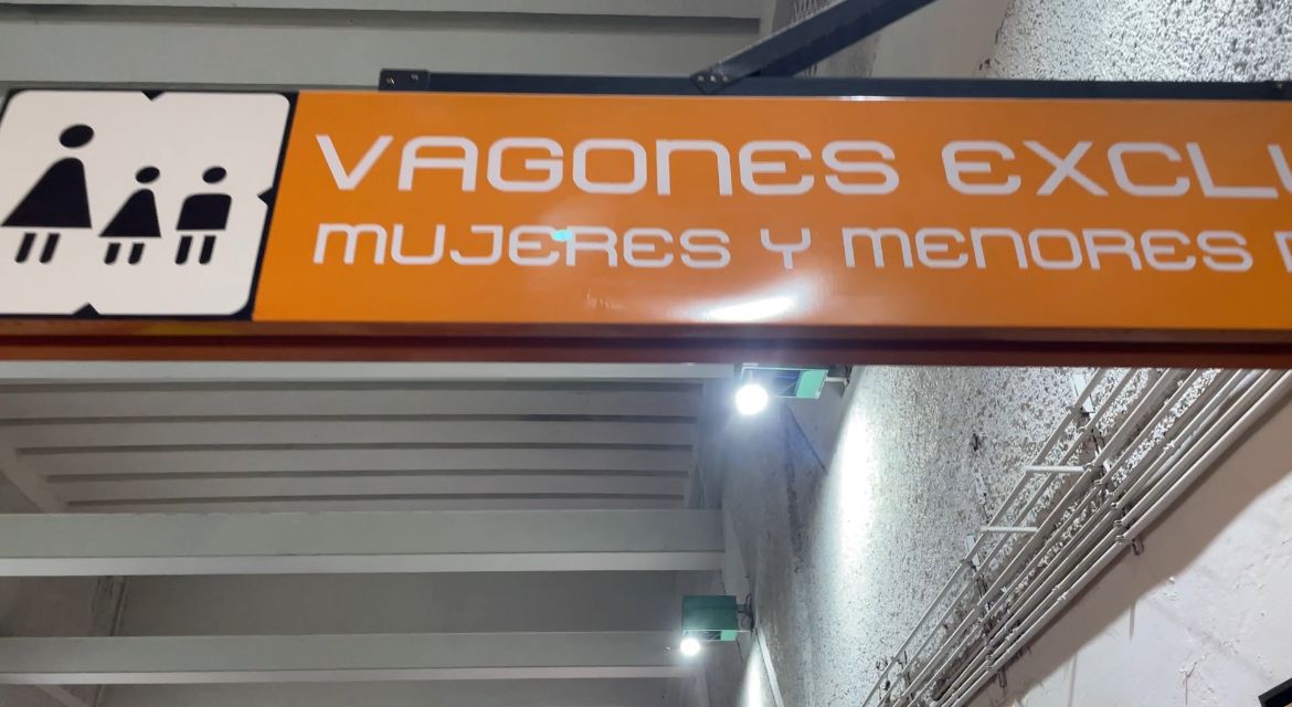 Sustituyen luminarias en Metro Tacuba
