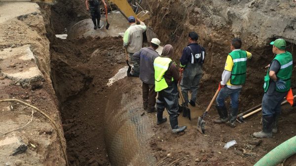 En Xochimilco, roban agua como si se tratara de huachicol