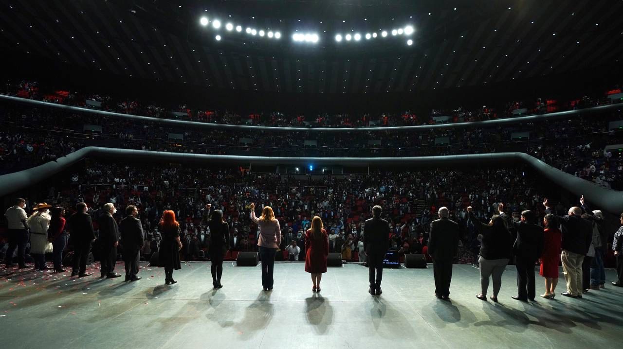 Morena celebra en grande