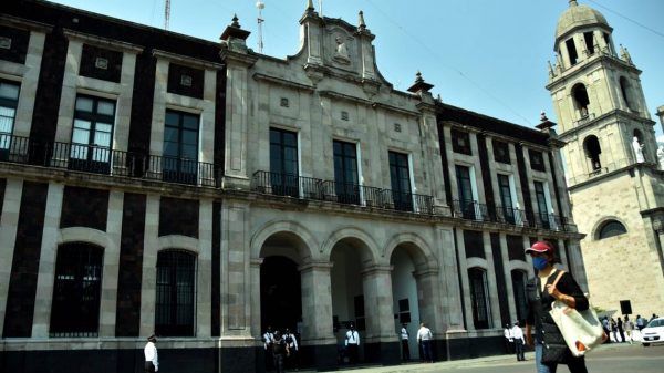 Trabajadores del ayuntamiento de Toluca exigen pago de quincenas rezagadas