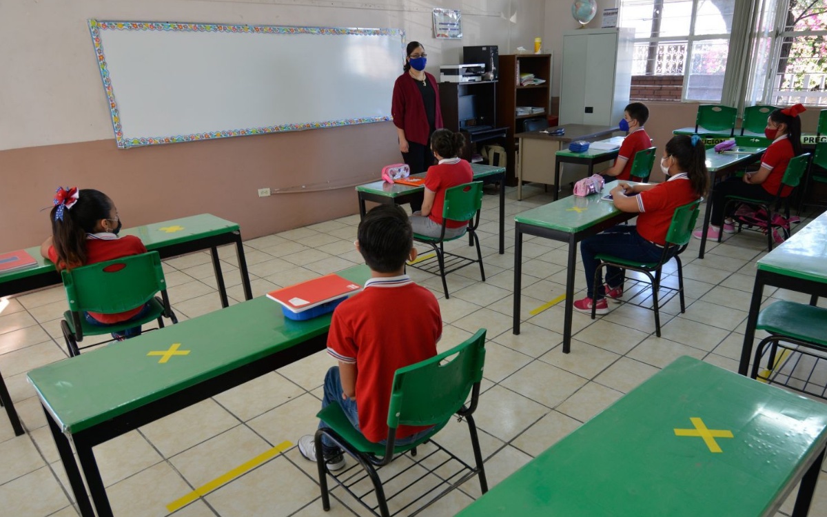 Clases presenciales serán actividad súper esencial