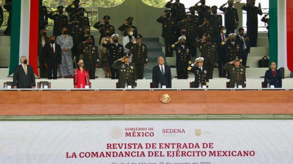 Acompaña Sheinbaum a AMLO en Ceremonia de Entrada de la Comandancia del Ejército Mexicano