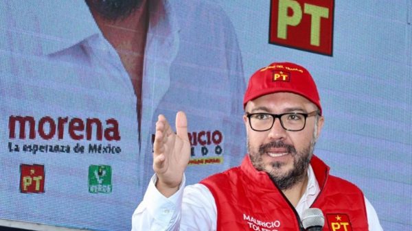 No huyó… “salió por compromisos”, asegura Mauricio Toledo