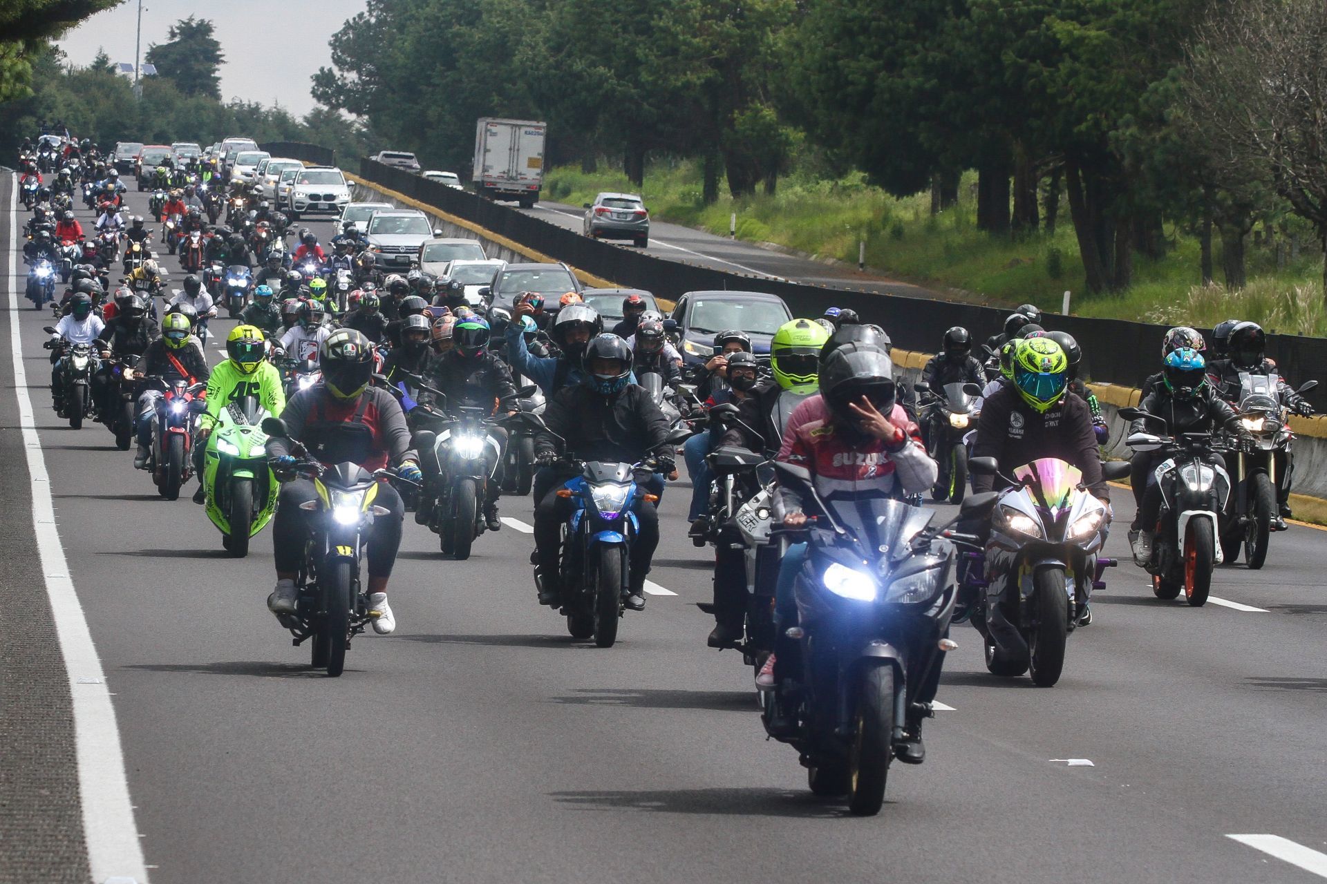 Más de 300 bikers hacen rodarda a Tres Marías