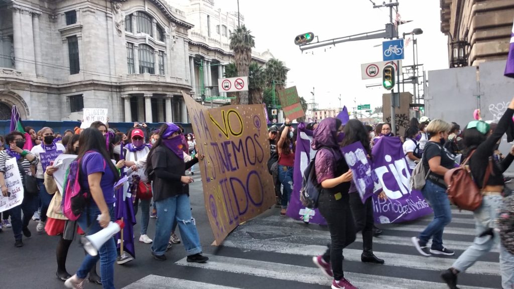 Miles de mujeres protestan en CDMX contra la violencia de género ...