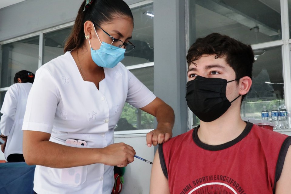 Adolescentes podrán vacunarse: ya está abierto el registro