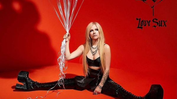 Avril Lavigne lanza álbum de pop punk "Love Sux"