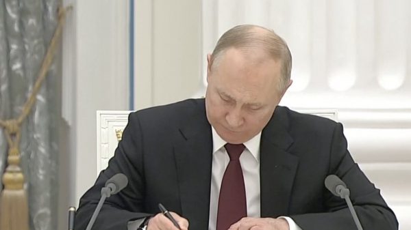 Reconoce Putin independencia de Donetsk y Lugansk