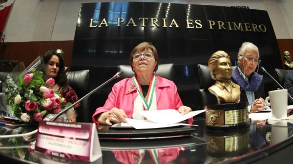 Recibe premio "Rosario Castellanos" la poeta Elsa María Cross
