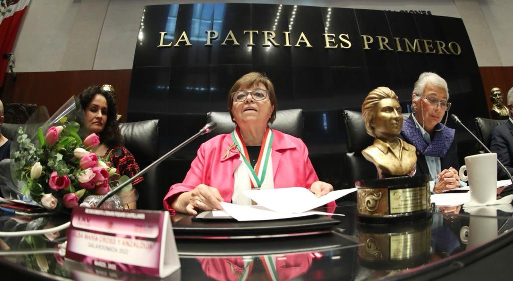 Recibe premio "Rosario Castellanos" la poeta Elsa María Cross