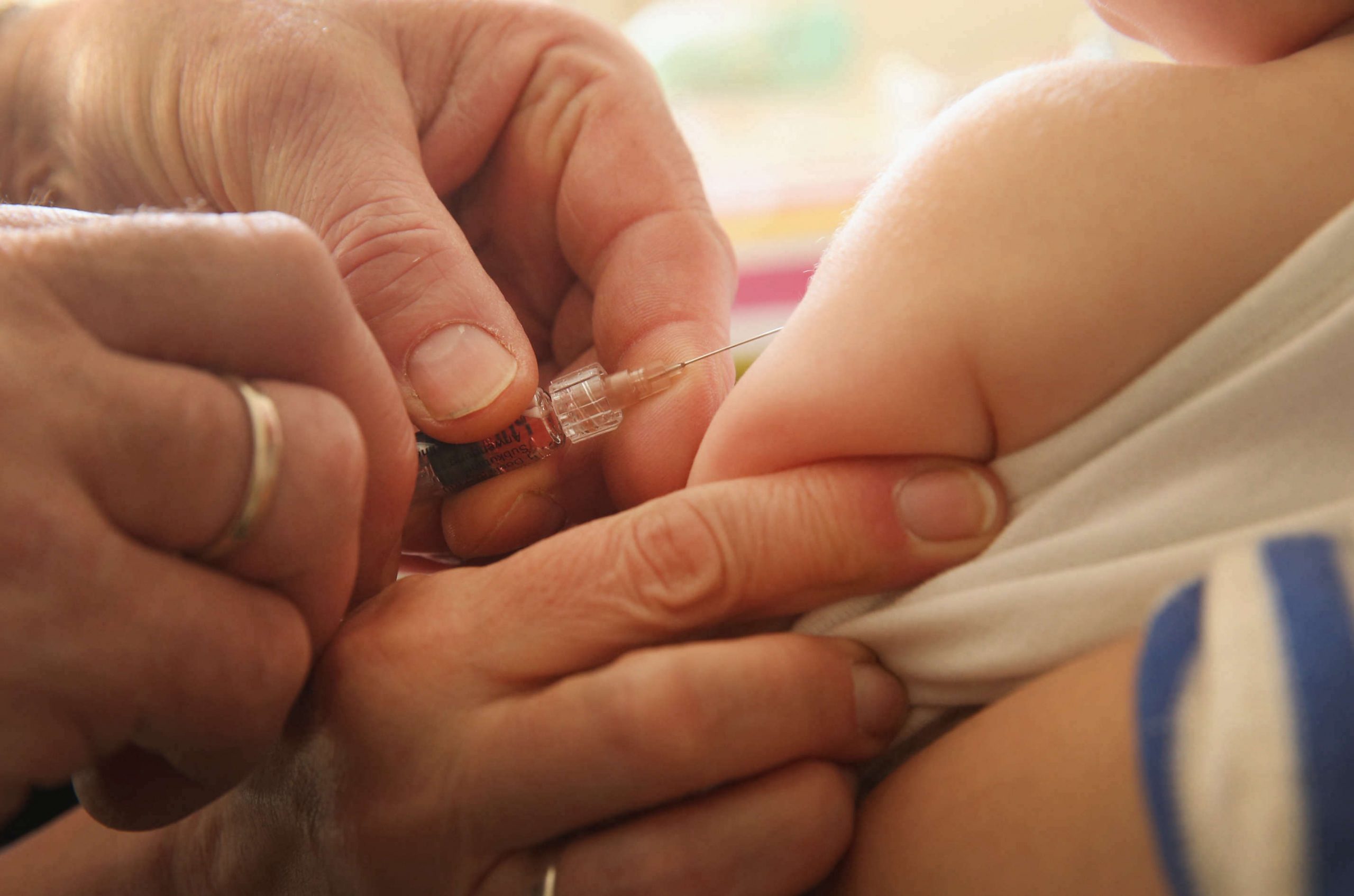 Buscará aprobación, vacuna contra Covid-19 de Moderna para bebés y niños