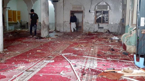 Atentado en mezquita deja 56 muertos y 200 heridos de Pakistán