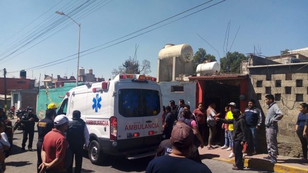 Hombre pierde brazo al explotar taller clandestino de pirotecnia en Tultepec