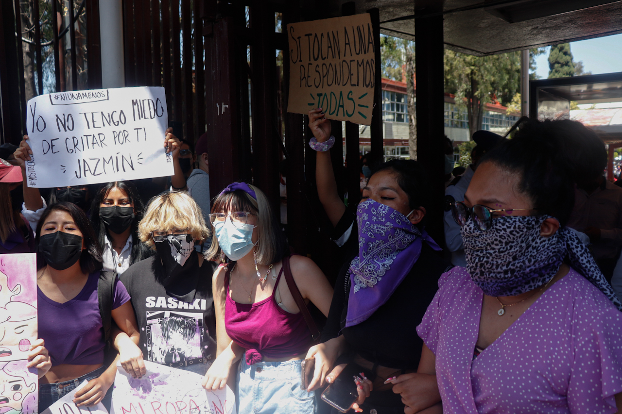 Por presunta violación de una estudiante, protestan en Cecyt 7 del IPN
