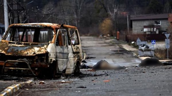 Pide Zelensky que se documenten crímenes de guerra en Bucha, Ucrania