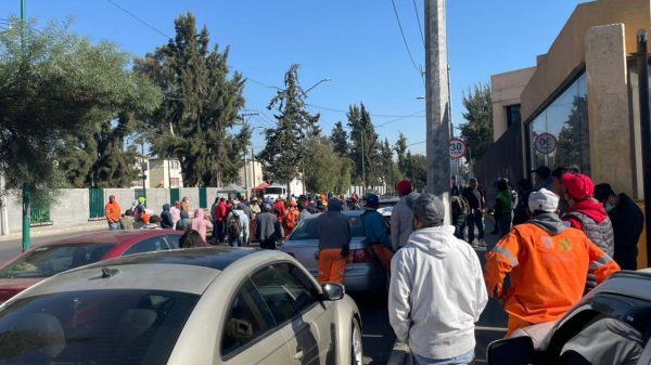 Se manifiestan trabajadores de limpia en Tláhuac