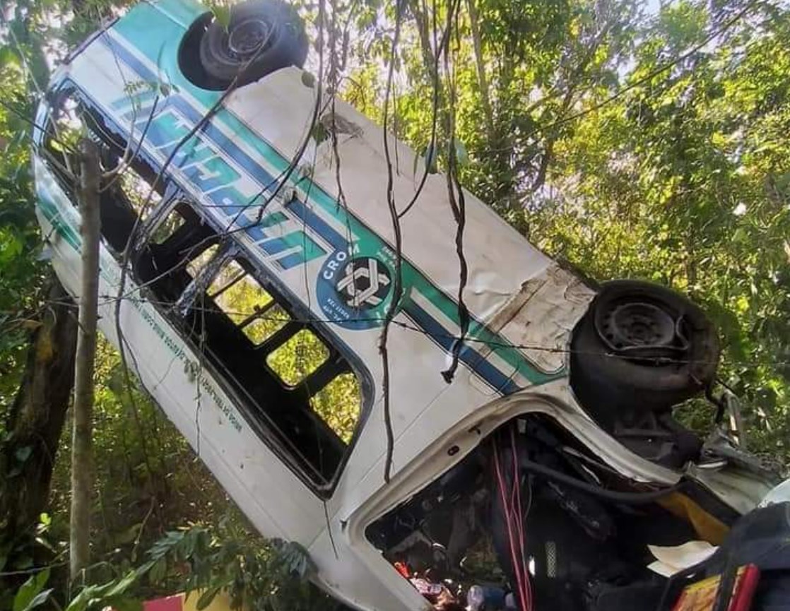 Tres muertos y 23 heridos deja accidente en Salto de Agua