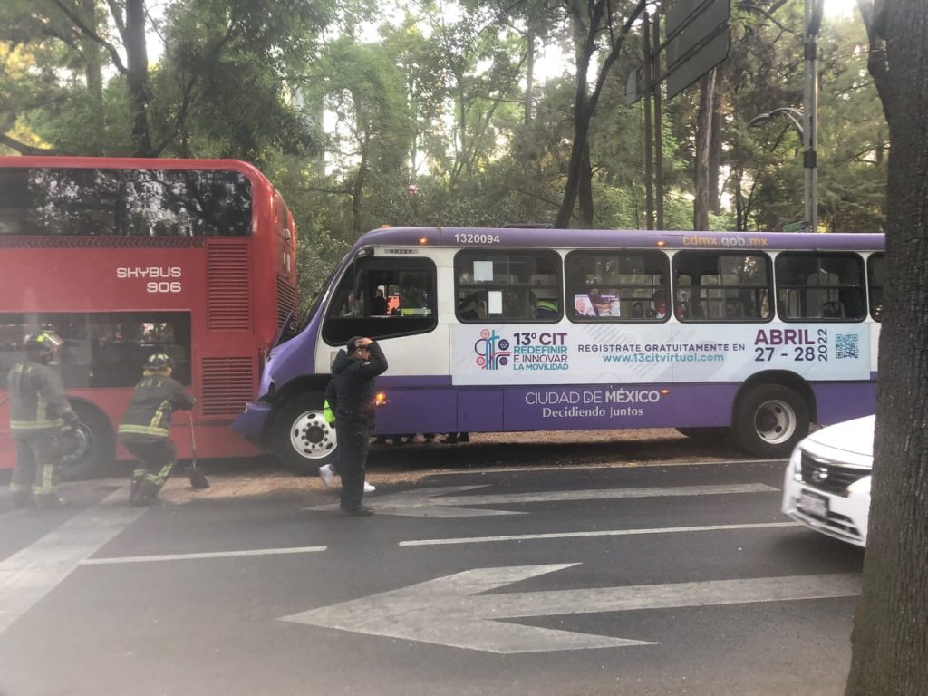 86 heridos por choque entre unidad de transporte público y Metrobús ...