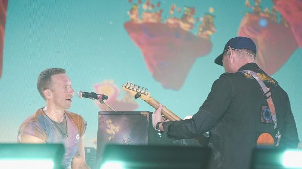 ¡Amor Eterno! Coldplay canta tema de Juan Gabriel en CDMX