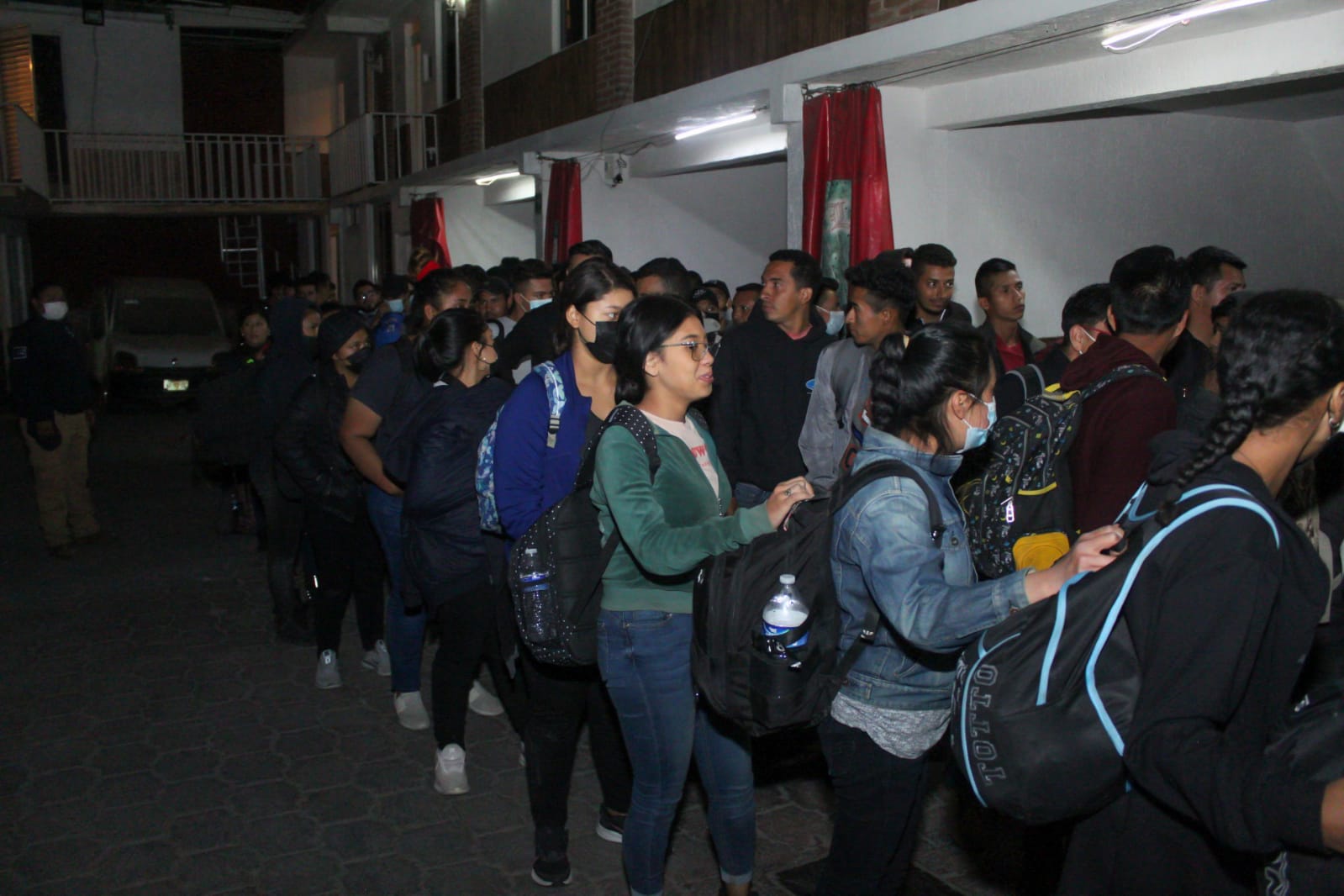 Edomex: rescatan a 79 migrantes hacinados en hotel