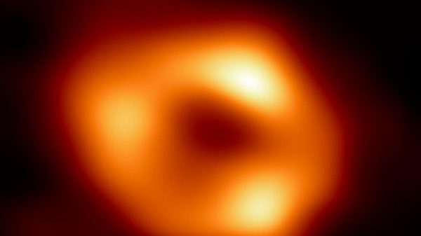 Primera imagen de agujero negro en el centro de la Vía Láctea