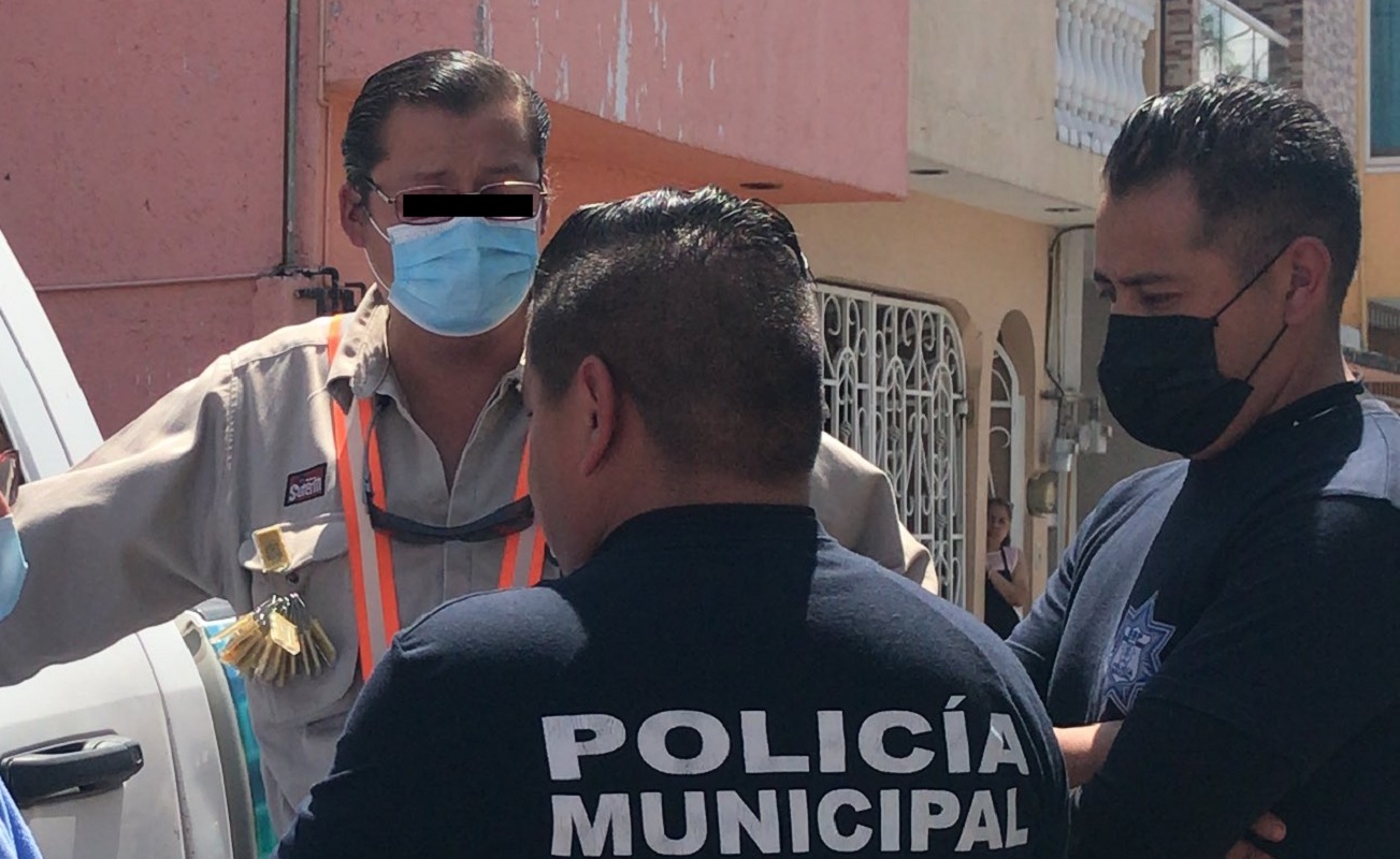 Trabajador de la CFE ataca con desarmador a perrita en Puebla