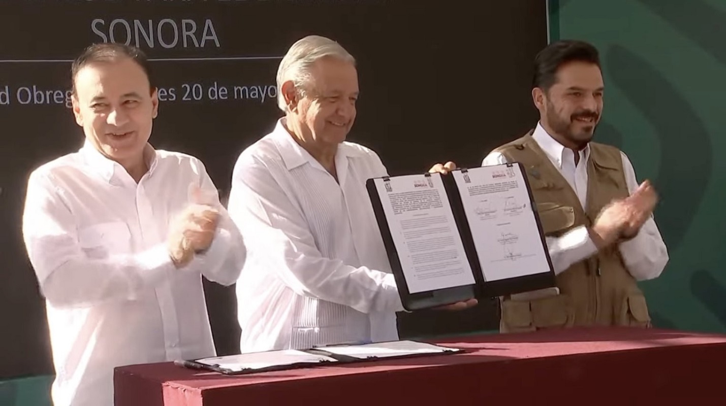López Obrador firma convenio de salud en Sonora