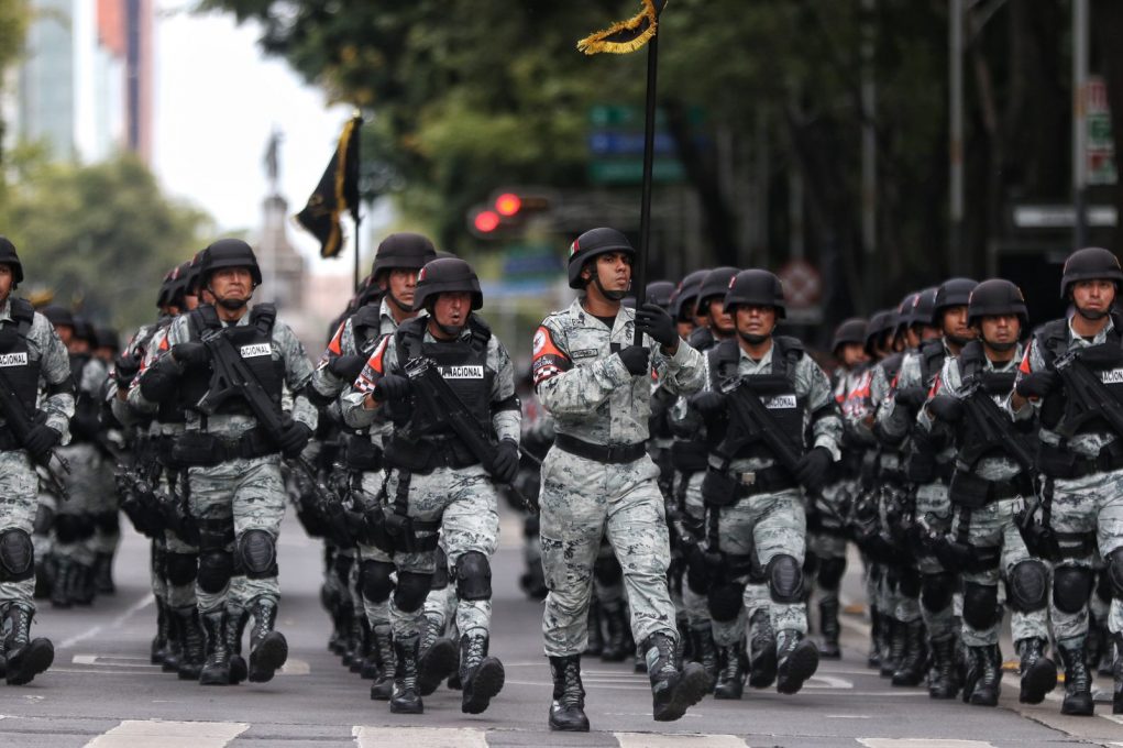 Emotivo desfile en Zócalo de CDMX Diario Basta!