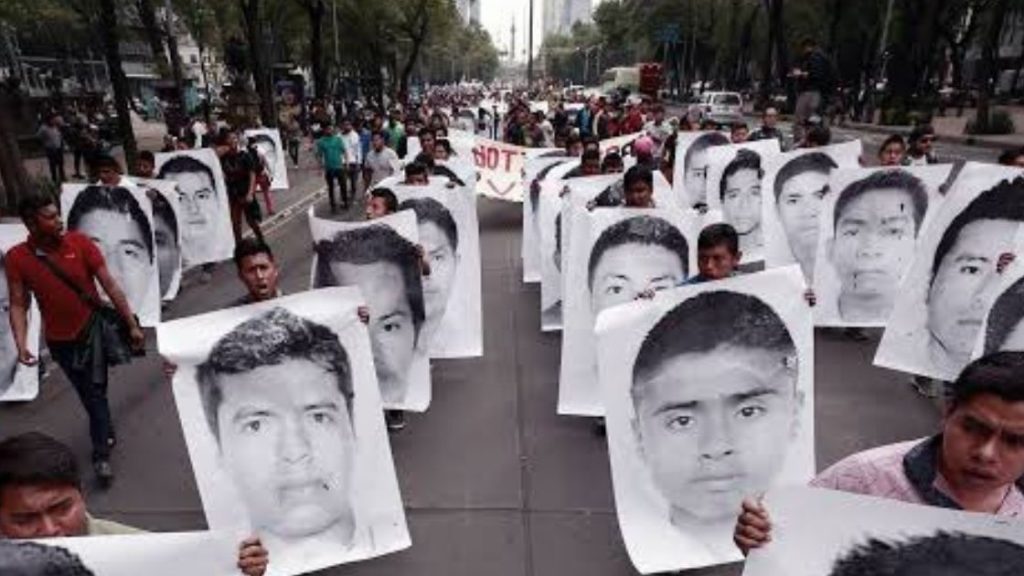 AMLO y Sheinbaum se reúnen con padres de los 43 normalistas de ...