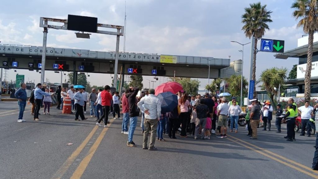 Bloquean calles en Teoloyucan, protestan vecinos por falta de agua ...