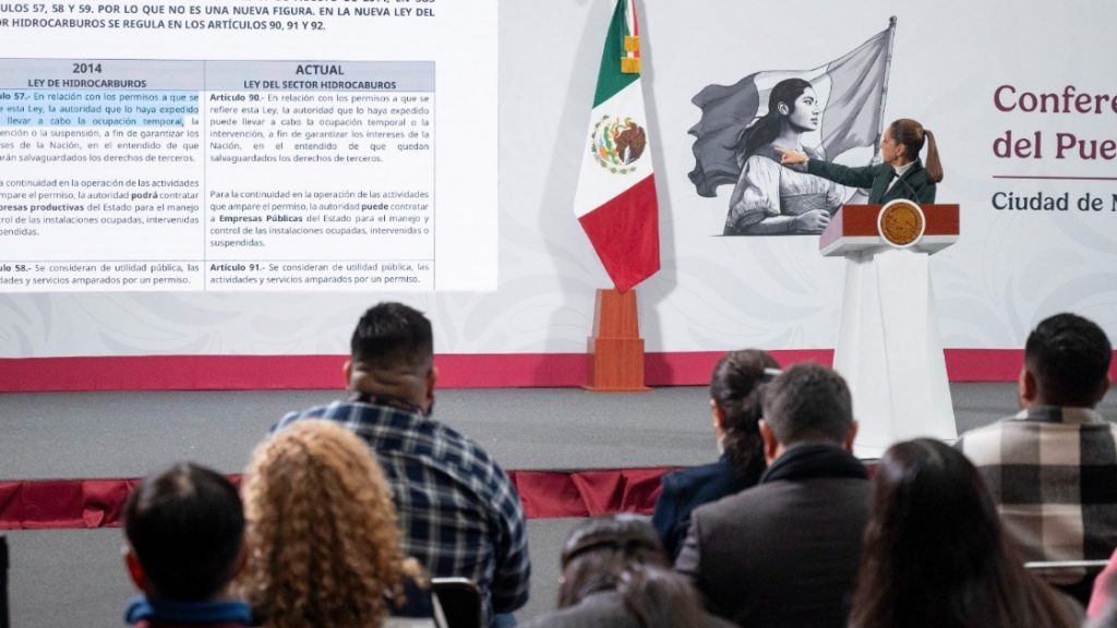 Sheinbaum le da su “coscorrón” al Reforma; regresa la rutina a la ...