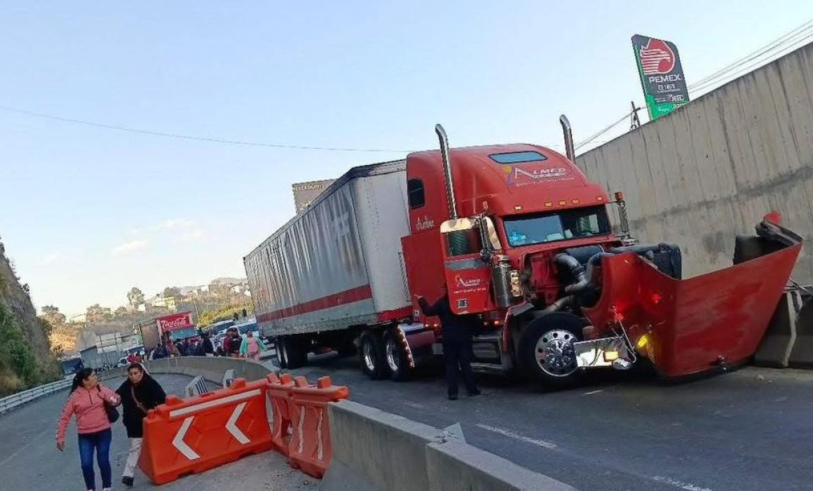 Vuelca un tráiler y hacen rapiña en la carretera Toluca-Naucalpan ...